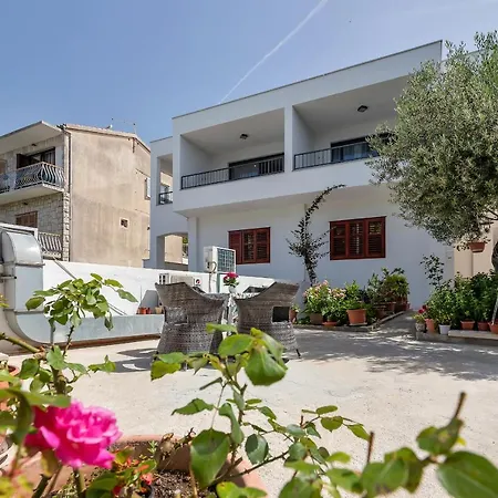 Central Beach Apartments * Tučepi