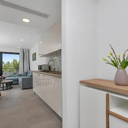 Central Beach Apartments Apartman *