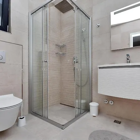 Central Beach Apartments *