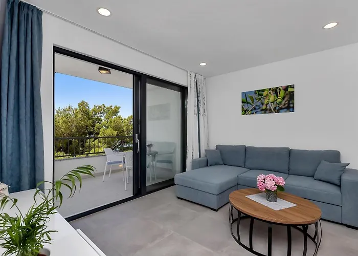 Central Beach Apartments *