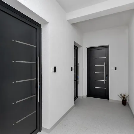 Central Beach Apartments 아파트