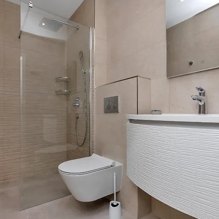 Central Beach Apartments Tucepi