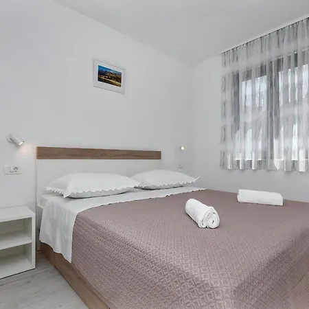 Central Beach Apartments *