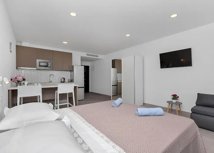 Central Beach Apartments