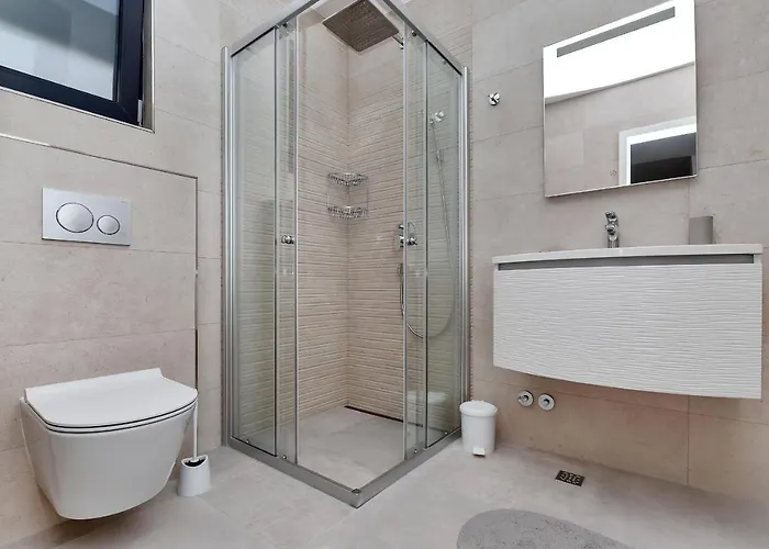 Central Beach Apartments *